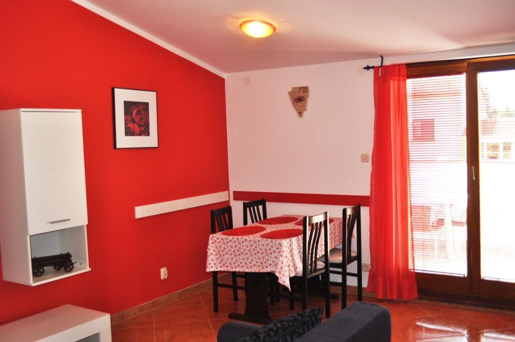 Apartment Drenovica プーラ 部屋 写真